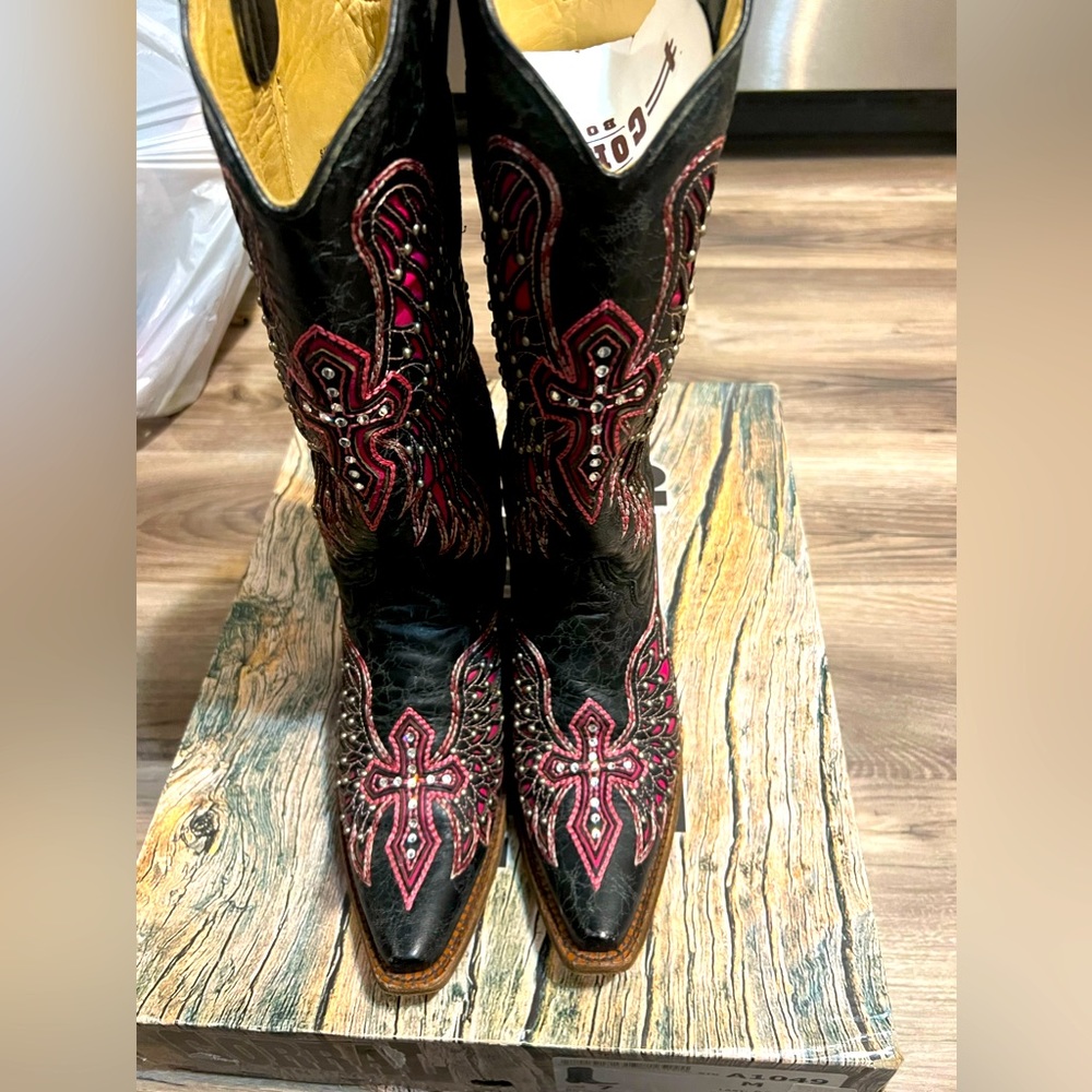 Corral Black with Pink Accent Western Boots